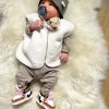 Chausson Bébé Tricot AJ1 Travis Scott : Style et Confort pour les Petits Sneakerheads